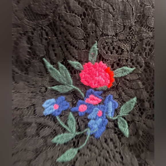 LOFT ~ Floral Embroidered, Mock Neck, Lace-Like, Sleeveless, Blouse - Picture 8 of 12